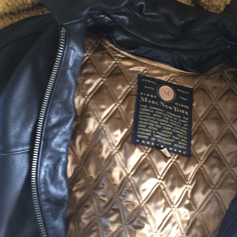 Beautiful mens leather jacket. Zip out lining